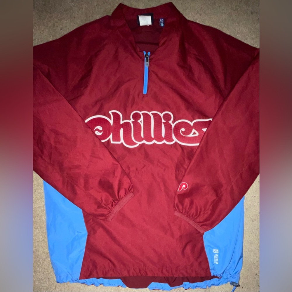 Phillies lightweight jacket.Red/Blue logo on front with toggle around waistband.